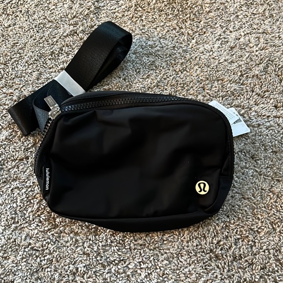lululemon athletica Bags Lululemon Everywhere Belt Bag Poshmark